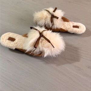 UGG Shaine Fluff Cozy Flat Plush Casual Slipper Brown Woman’s Size: 6 (S60)